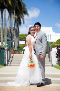 couple in front of Laie Temple