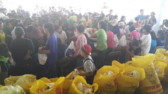 Distribution of relief goods to the Kidapawan farmers